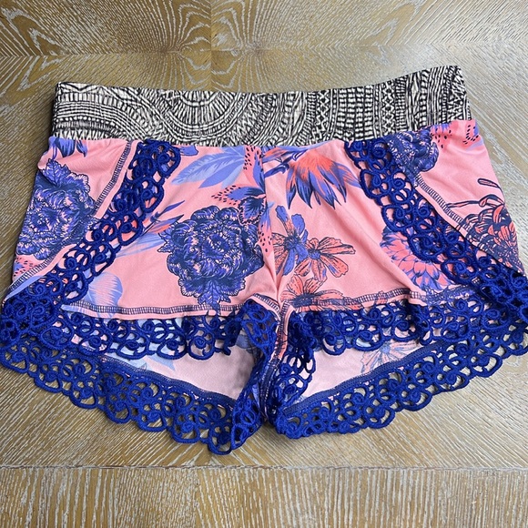 MAAJI Beach Cover-Up Short M - Picture 3 of 9